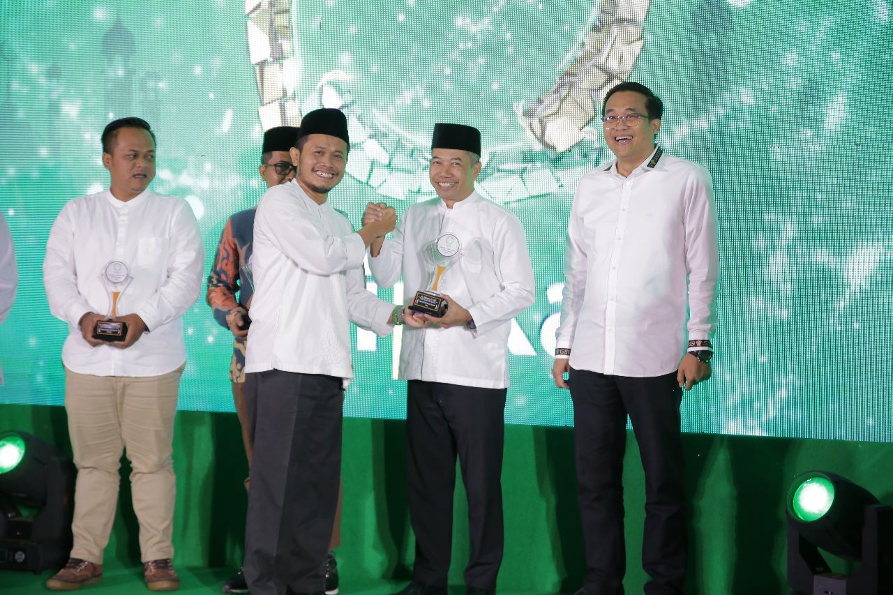 Rektor USM Terima Penghargaan Lifetime Achievement Hipka Jateng