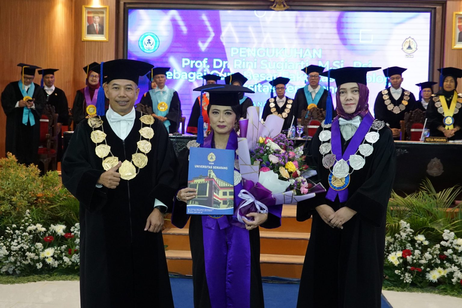 Prof Dr Rini Sugiarti Resmi Dikukuhkan Sebagai Guru Besar Universitas ...