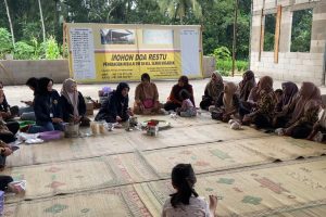 Mahasiswa KKN USM Ajak Ibu-Ibu PKK Kelola Rambutan Jadi Asinan di Kelurahan Genuk Ungaran Barat 1